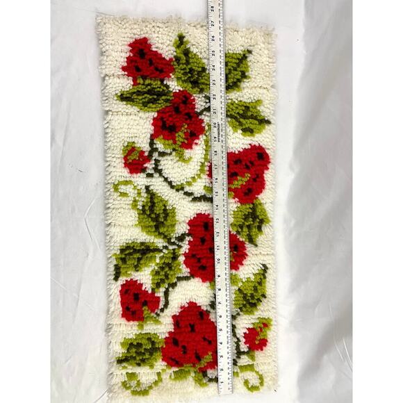 VTG Latch Hook Rug Wall Hanging Artwork Strawberries Fruit 12"x 27" Handmade - Picture 8 of 12
